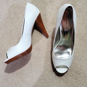 Peep toe pumps